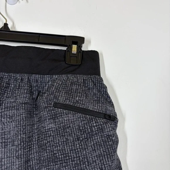 Lululemon T.H.E. Short Linerless 11" Size Small - Picture 7 of 10